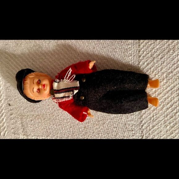 Vintage Dutch Boy Hard Plastic Doll Sleepy Eyes With Felted Attire/ Cap No Shoes - Picture 3 of 5